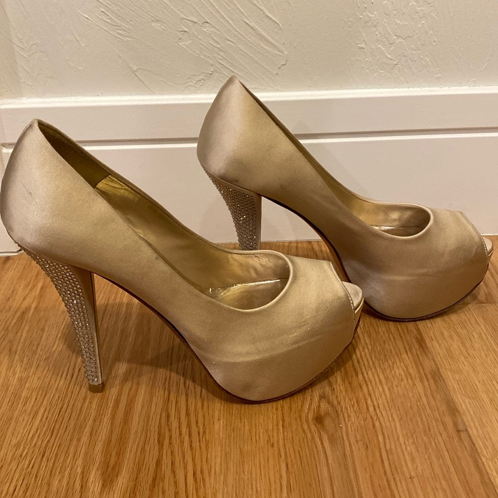 Stuart Weitzman Platform Light Beige Women Pump* Size 6M